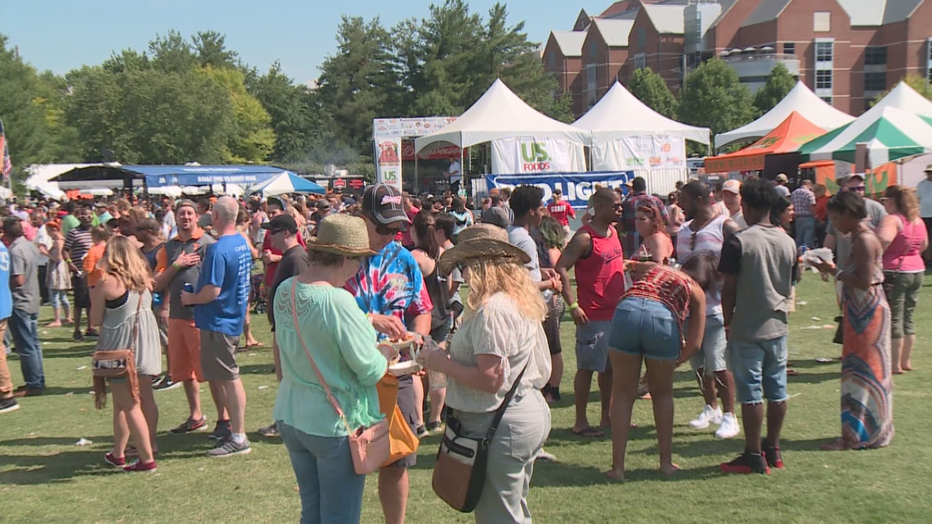 Thousands gather at World's Fair Park for Big Kahuna Wing Festival